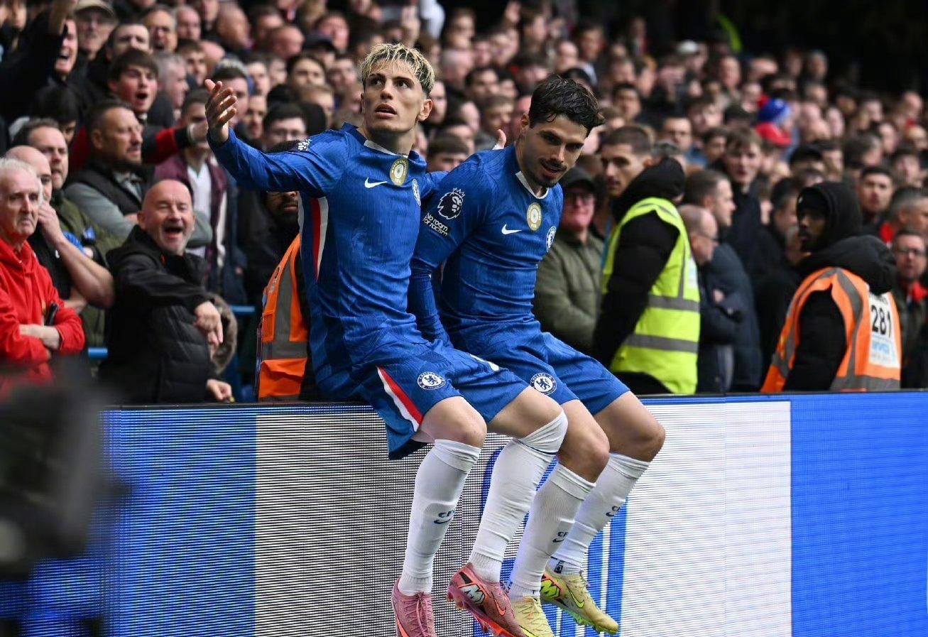 记者：斯图加特有意前锋卡利穆恩多，森林对高报价持开放态度（记者：斯图加特相中卡利穆恩多，森林对高价放人持开放态度）