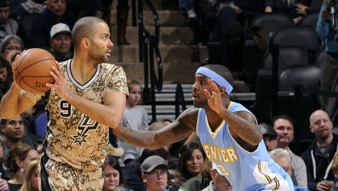 阿斯：皇马对贝林被肘后裁判未看回放感到愤怒，认为标准不一（阿斯：皇马不满裁判未回看贝林被肘，质疑判罚尺度不一）