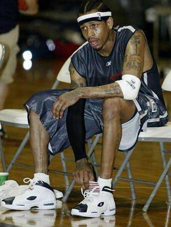 全市场：意甲多家俱乐部有意齐尔克泽，曼联尚未批准其离队（全市场：多支意甲球队追逐齐尔克泽，曼联仍未放行）