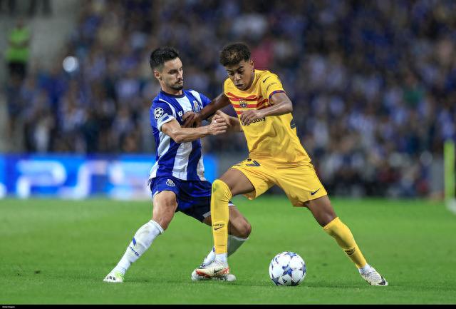 巴萨半场0-1落后法兰克福（半场战罢，巴萨0-1暂时落后法兰克福）