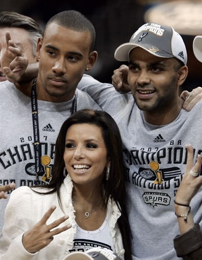 国足新主帅引发热议（国足新帅任命引起广泛讨论）