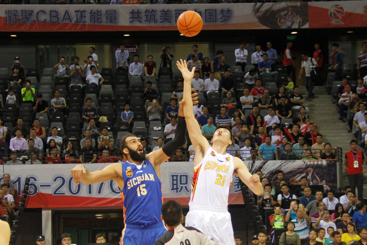 天空：曼联1月不会积极出售齐尔克泽，最近他发挥了一些作用（天空体育：曼联一月无意主动出售齐尔克泽，近期表现有所起色）