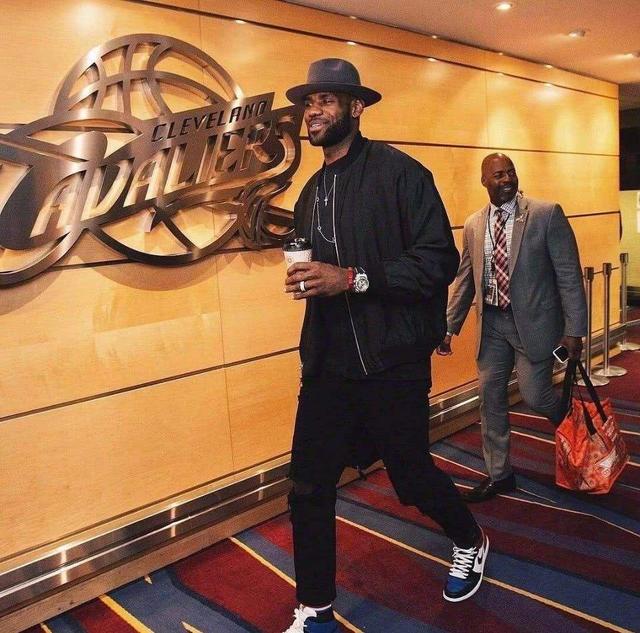 每体：阿劳霍缺席今日训练，巴萨相信今天的缺席影响不会太大（每体：阿劳霍未参加今天的训练，巴萨称影响有限）