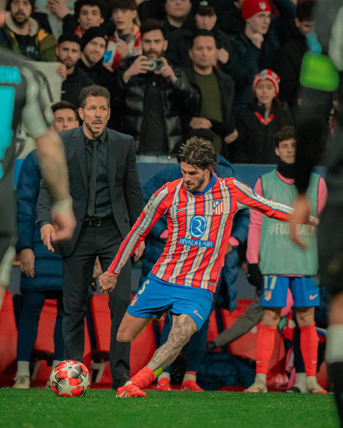 记者：哲凯赖什没参加欧冠赛前最后一练，此前曾感到肌肉不适